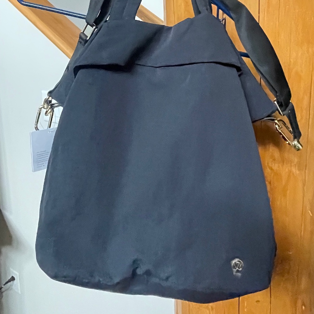 On my level bag 2.0 lululemon purse crossbody